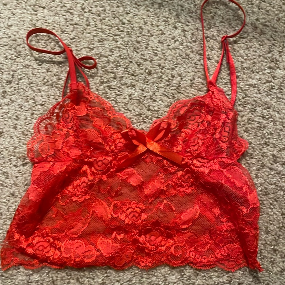 4 pieces of cute lacy lingerie tops